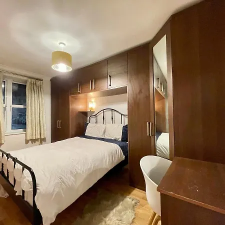 Modern Stylish With Free Parking Apartment *