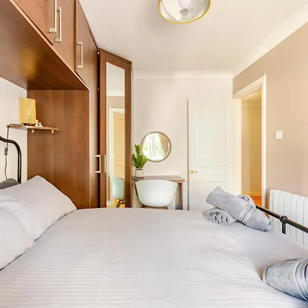 Modern Stylish With Free Parking Daire