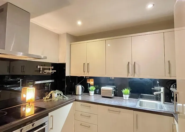 Modern Stylish With Free Parking *