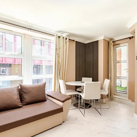 Modern Stylish With Free Parking Apartment Dublin